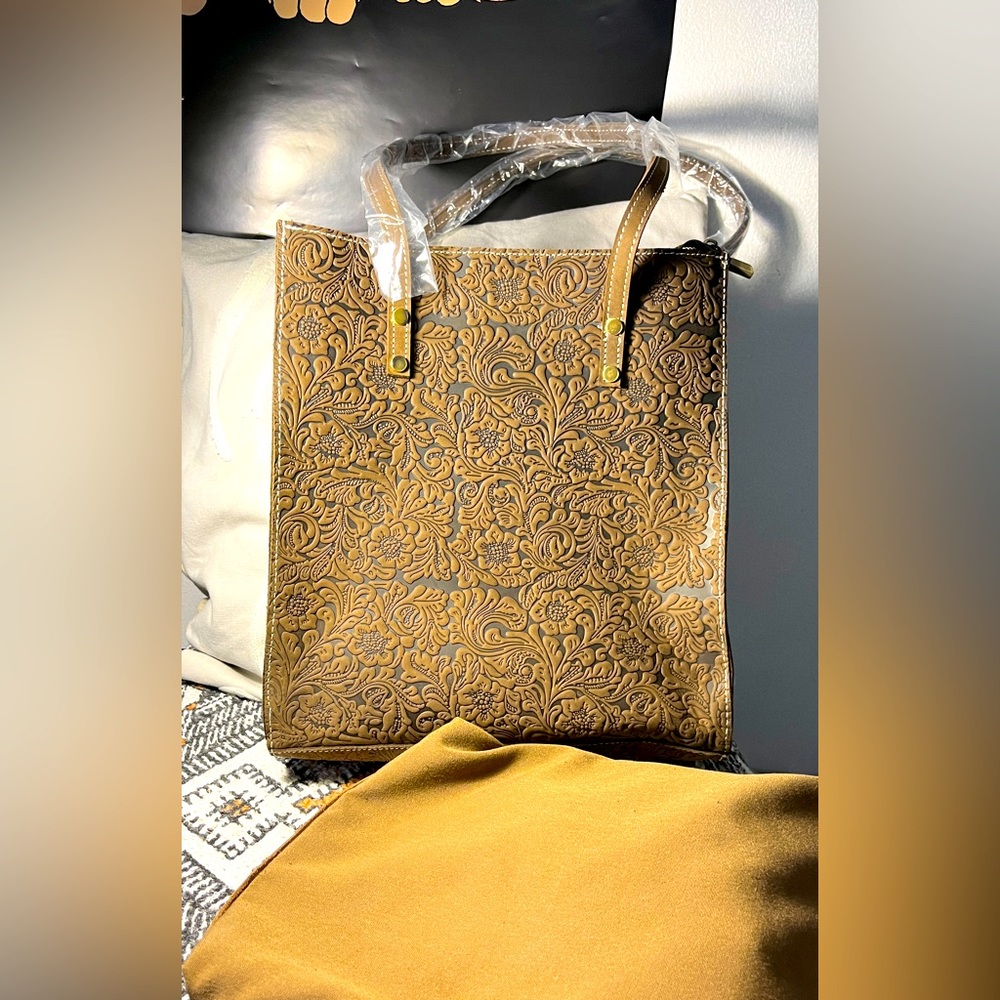 Luxurious Brown Tote with Classic Chain Straps